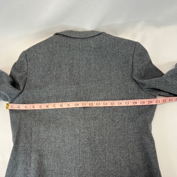 Excellent Condition Pendleton Gray Wool Blazer Size: 14 - Picture 12 of 15